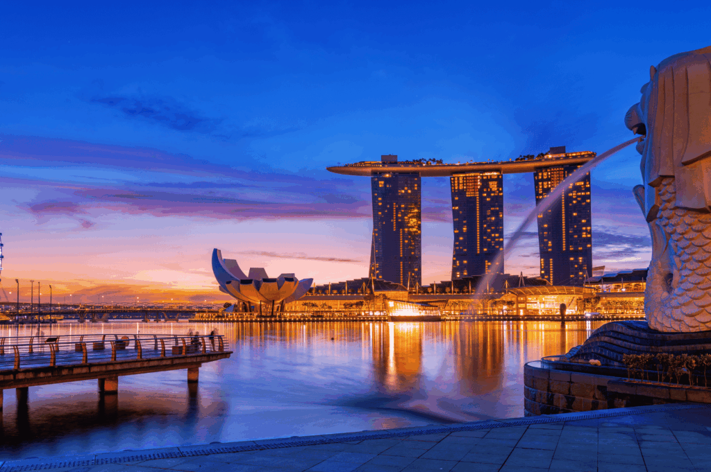 Merlion statue and Marina Bay Sands skyline at sunset in Singapore, showcasing warm highlights and deep shadows—ideal for testing camera performance in challenging light.